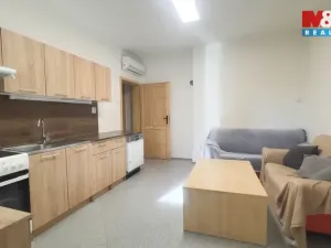 Pronájem bytu 2+kk, Otrokovice - Kvítkovice, tř. Osvobození, 63 m2