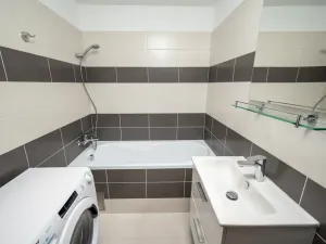 Pronájem bytu 2+1, Pardubice - Zelené Předměstí, nábřeží Závodu míru, 59 m2