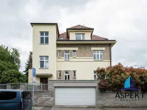 Pronájem bytu 1+1, Praha - Podolí, U podolského hřbitova, 30 m2