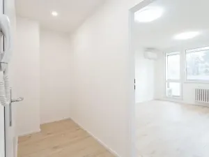 Prodej bytu 2+kk, Praha, Poznaňská, 48 m2