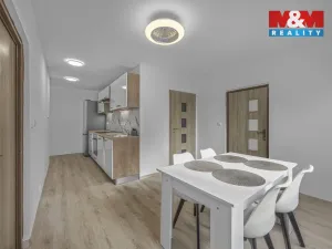 Pronájem bytu 2+1, Chvaletice, U Kulturního domu, 60 m2