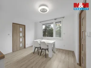 Pronájem bytu 2+1, Chvaletice, U Kulturního domu, 60 m2