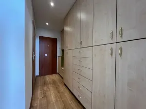 Pronájem bytu 2+kk, Praha - Kobylisy, Kyselova, 44 m2