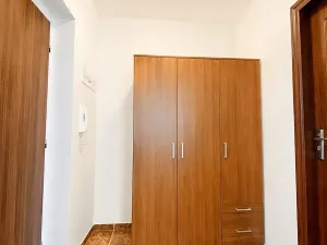 Pronájem bytu 1+kk, Praha - Hloubětín, V chaloupkách, 23 m2