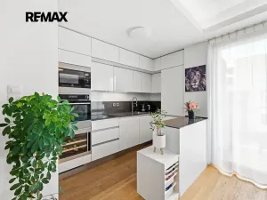 Pronájem bytu 3+kk, Praha - Hrdlořezy, Učňovská, 71 m2
