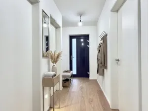 Prodej bytu 2+kk, Praha - Holyně, náměstí Pod lípou, 55 m2
