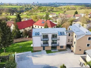 Prodej bytu 2+kk, Praha - Holyně, náměstí Pod lípou, 55 m2