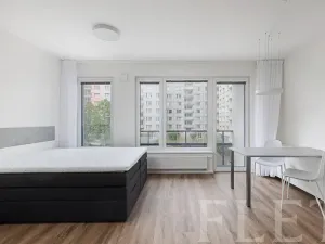Pronájem bytu 1+kk, Praha - Kamýk, Hodkovická, 35 m2