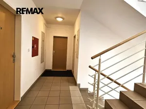 Pronájem bytu 2+kk, Praha - Řepy, Karlovarská, 59 m2