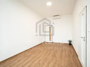 Pronájem bytu 3+kk, Hradec Králové, náměstí 28. října, 74 m2