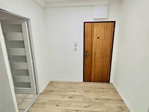 Pronájem bytu 3+1, Praha - Troja, Svídnická, 70 m2