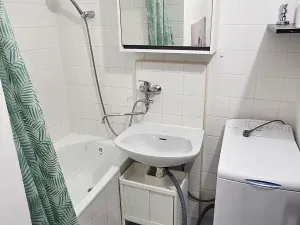 Pronájem bytu 1+kk, Praha - Modřany, Levského, 30 m2