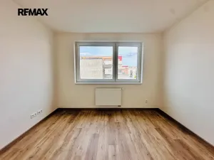 Pronájem bytu 2+kk, Praha - Černý Most, Dobrovolného, 42 m2