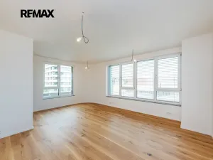 Pronájem bytu 1+kk, Praha - Radlice, U Komína, 37 m2