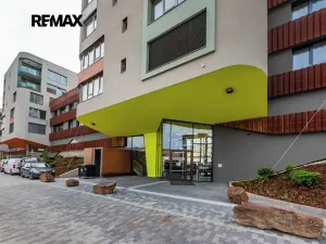 Pronájem bytu 1+kk, Praha - Radlice, U Komína, 37 m2