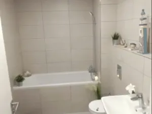 Pronájem bytu 1+kk, Praha - Uhříněves, Douchova, 30 m2