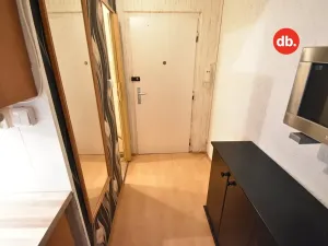 Pronájem bytu 1+1, Karlovy Vary, Maďarská, 36 m2