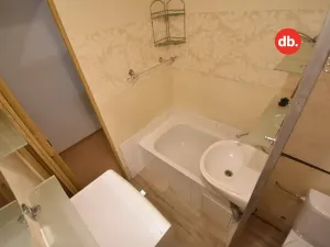Pronájem bytu 1+1, Karlovy Vary, Maďarská, 36 m2