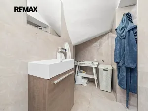 Prodej rodinného domu, Jesenice, Hledíková, 205 m2
