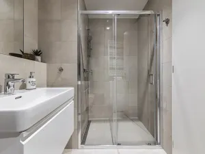 Pronájem bytu 1+kk, Praha - Karlín, Pobřežní, 35 m2