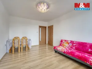 Prodej bytu 3+1, Hrádek - Nová Huť, 1. máje, 67 m2