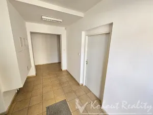 Pronájem kanceláře, Praha - Hloubětín, Nademlejnská, 136 m2