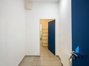 Pronájem obchodního prostoru, Praha - Kobylisy, U třešňovky, 224 m2
