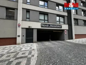 Pronájem garážového stání, Praha - Nusle, Nuselská, 16 m2