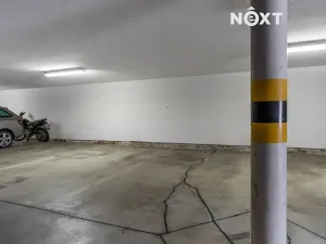 Prodej podílu garážového stání, Brno, Högrova, 11 m2
