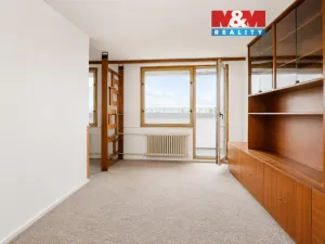 Prodej bytu 3+1, Praha - Prosek, Lovosická, 66 m2