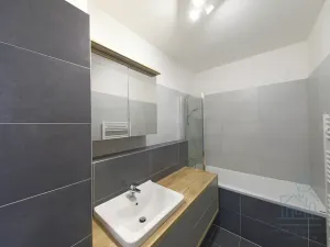 Prodej bytu 3+kk, Praha - Vysočany, Modrého, 77 m2