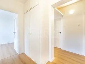 Pronájem bytu 3+1, Praha - Kobylisy, Famfulíkova, 67 m2