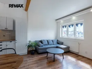 Pronájem bytu 2+kk, Praha - Žižkov, Biskupcova, 38 m2