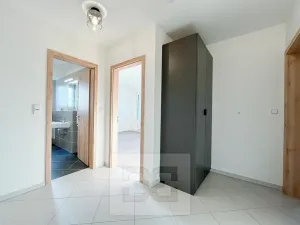 Pronájem bytu 2+kk, Praha - Vysočany, Pod Harfou, 56 m2