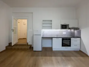 Pronájem bytu 1+kk, Praha - Malá Strana, Říční, 29 m2