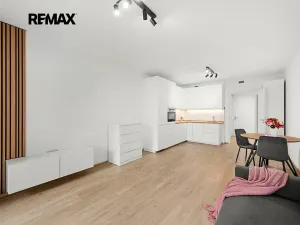Pronájem bytu 1+kk, Praha - Hloubětín, Poděbradská, 37 m2