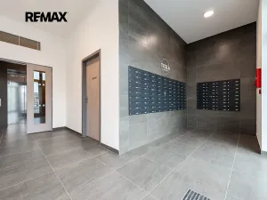 Pronájem bytu 1+kk, Praha - Hloubětín, Poděbradská, 37 m2