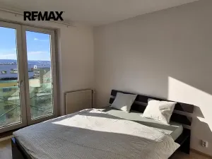 Pronájem bytu 2+kk, Praha - Žižkov, V kapslovně, 58 m2