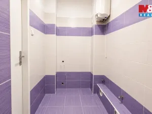 Pronájem obchodního prostoru, Louny, Náměstí Benedikta Rejta, 82 m2