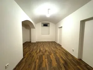 Pronájem skladu, Praha - Strašnice, Saratovská, 130 m2