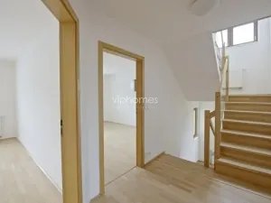 Pronájem rodinného domu, Praha - Nebušice, 253 m2