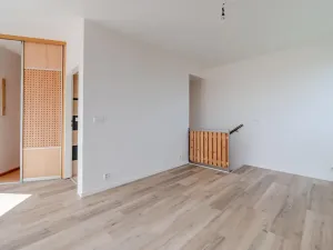 Prodej bytu 3+kk, Praha - Vysočany, Skloněná, 74 m2