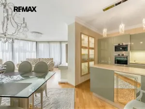 Prodej bytu 4+kk, Praha - Žižkov, Ke kapslovně, 133 m2