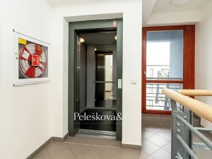 Pronájem bytu 2+kk, Praha - Vysočany, Jana Přibíka, 62 m2
