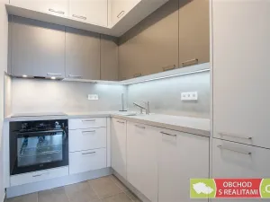 Pronájem bytu 2+kk, Praha, Strančická, 54 m2