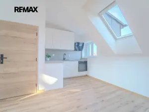 Pronájem bytu 1+kk, Kolín, Školská, 27 m2