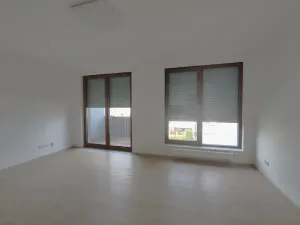 Pronájem bytu 1+kk, Praha - Dolní Chabry, Ústecká, 34 m2