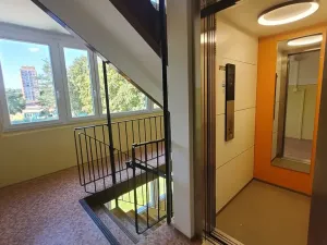 Prodej bytu 2+kk, Praha - Kobylisy, Třebenická, 39 m2