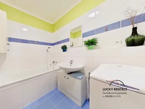 Pronájem bytu 2+kk, Praha - Uhříněves, Saturnova, 46 m2