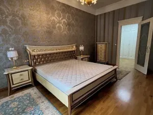Prodej bytu 4+1, Karlovy Vary, Divadelní náměstí, 145 m2